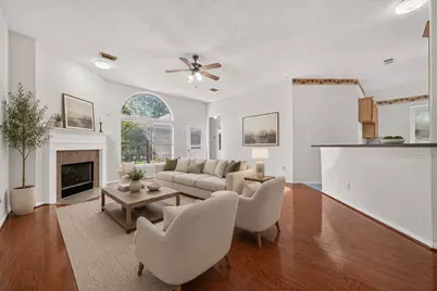 10802 Warner Hollow Court, Sugar Land, TX 77498 - Photo 8