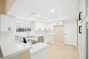 10506 Stockman Ln, Sugar Land, TX 77498 - Photo 8