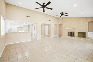 10506 Stockman Ln, Sugar Land, TX 77498 - Photo 6