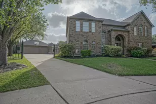 2108 Lakeway Dr, League City, TX 77573 - Photo 2