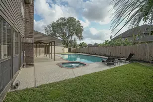 2108 Lakeway Dr, League City, TX 77573 - Photo 4