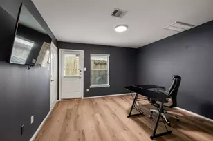 1616 W 25th St, Houston, TX 77008 - Photo 6
