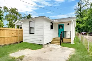 129 E 31st 1/2 St, Houston, TX 77018 - Photo 2