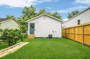 129 E 31st 1/2 St, Houston, TX 77018 - Photo 22
