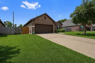 4418 Legends Bay Dr Dr, Baytown, TX 77523 - Photo 2