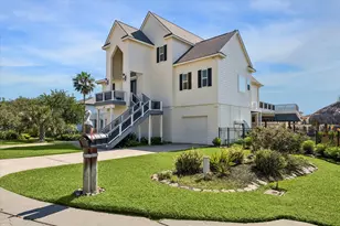 218 Catamaran Dr, Tiki Island, TX 77554 - Photo 2