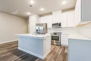 381 N Centro Cir, Shenandoah, TX 77385 - Photo 8