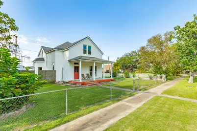 919 N Avenue A, Freeport, TX 77541 - Photo 1