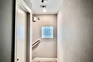 3731 Main Poplar Dr, Houston, TX 77025 - Photo 32