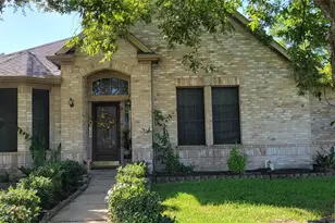 235 Rustic Oaks Dr, League City, TX 77573 - Photo 2
