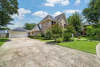 226 Rollingwood Circle, Baytown, TX 77520 - Photo 2