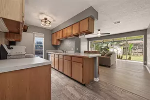 16643 Seawolf Dr, Houston, TX 77062 - Photo 10