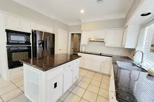 4831 Whitby Cir, Sugar Land, TX 77479 - Photo 6