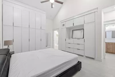 1037 Town Place Street, Houston, TX 77057 - Photo 18