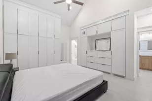 1037 Town Pl St, Houston, TX 77057 - Photo 18