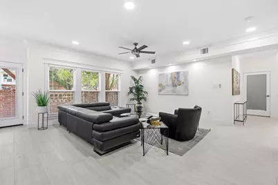 1037 Town Place Street, Houston, TX 77057 - Photo 8