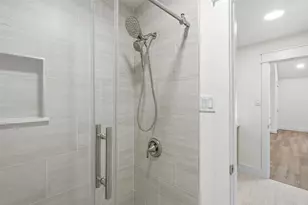 1037 Town Pl St, Houston, TX 77057 - Photo 28