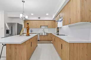 1037 Town Pl St, Houston, TX 77057 - Photo 12