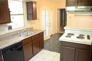 10807 Emery Dr, Houston, TX 77099 - Photo 4