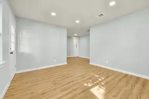 10705 Munn St, Houston, TX 77029 - Photo 4