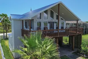 4702 Bayou Ln, Hitchcock, TX 77563 - Photo 2