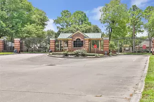 2803 Kings Crossing Dr, Houston, TX 77345 - Photo 2