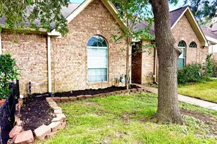4707 Cashel Cir, Houston, TX 77069 - Photo 2