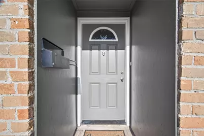 11927 Flushing Meadows Drive, Houston, TX 77089 - Photo 4