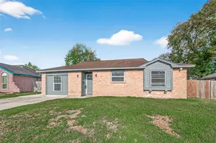 11927 Flushing Meadows Dr, Houston, TX 77089 - Photo 2