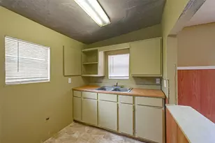 803 Mattie St, Wharton, TX 77488 - Photo 16