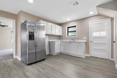 1225 3rd Avenue N, Texas City, TX 77590 - Photo 8