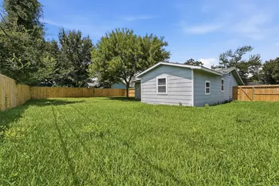 2281 Des Jardines Street, Houston, TX 77023 - Photo 24