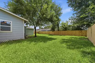 2281 Des Jardines St, Houston, TX 77023 - Photo 22