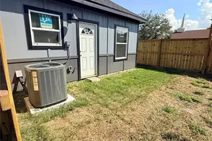 612 E Houston Ave, Pasadena, TX 77502 - Photo 14