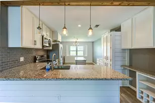 1226 Avenue H, Danbury, TX 77534 - Photo 2