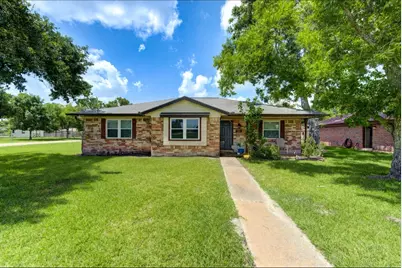1226 Avenue H, Danbury, TX 77534 - Photo 1