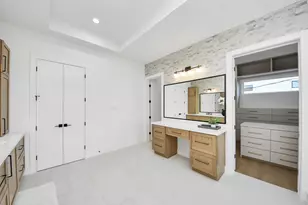 605 W Clay St, Houston, TX 77019 - Photo 32