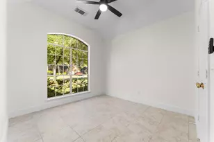 135 S Holly Laurel Cir, The Woodlands, TX 77382 - Photo 6