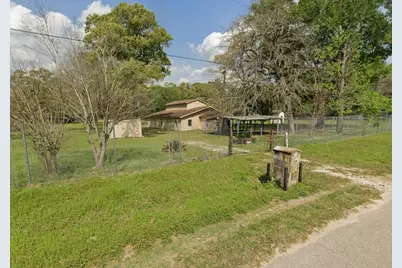 18357 Pickering Rd, Conroe, TX 77302 - Photo 2