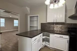 4106 Darby St, Bacliff, TX 77518 - Photo 4