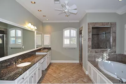 6215 Sutherland Square, Houston, TX 77081 - Photo 6