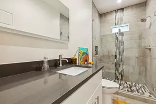 422 W 9th St, Dallas, TX 75208 - Photo 14
