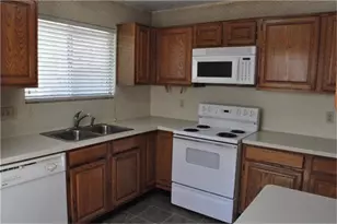2119 Fountain Dr, Sugar Land, TX 77478 - Photo 2