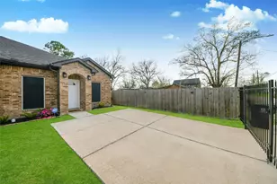 7980 Ethel St, Houston, TX 77028 - Photo 2