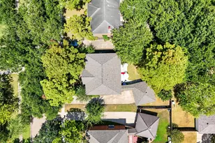 1306 N Gabriel River Cir, Sugar Land, TX 77478 - Photo 4