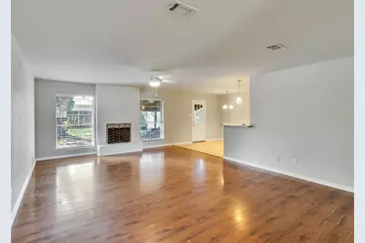 913 W Galveston Street, League City, TX 77573 - Photo 4