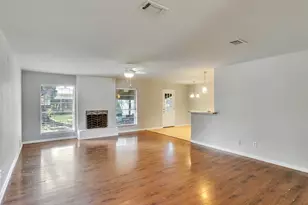 913 W Galveston St, League City, TX 77573 - Photo 4