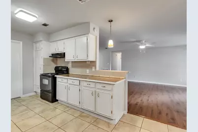913 W Galveston Street, League City, TX 77573 - Photo 8