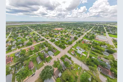 922 W 4th Street, Freeport, TX 77541 - Photo 4