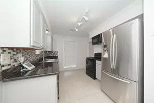 9519 Val Verde St, Houston, TX 77063 - Photo 16